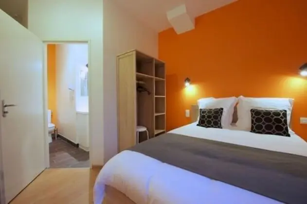 Tek Büyük Yataklı Oda (Orange)