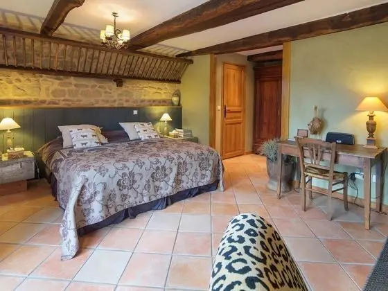 Superior Tek Büyük Yataklı Oda, Banyolu/Duşlu, Bahçe Manzaralı (Ch.)