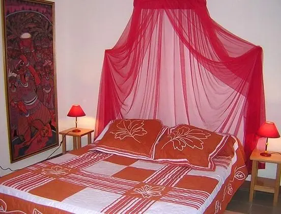 Üç Kişilik Oda (Rouge)