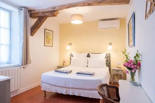 Standard Tek Büyük Yataklı Oda, Banyolu/Duşlu, Bahçe Manzaralı (Chambre Citron)