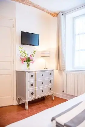 Standard Tek Büyük Yataklı Oda, Banyolu/Duşlu, Bahçe Manzaralı (Chambre Citron)