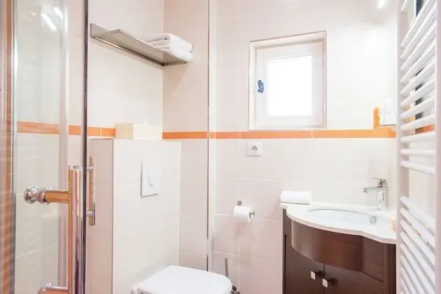 Standard Tek Büyük Yataklı Oda, Banyolu/Duşlu, Bahçe Manzaralı (Chambre Citron)