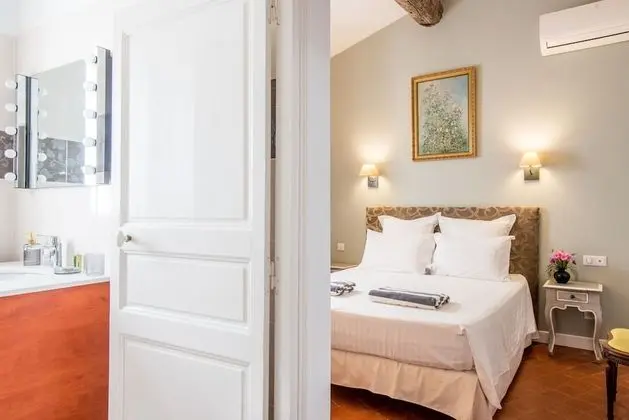 Standard Tek Büyük Yataklı Oda, Banyolu/Duşlu, Bahçe Manzaralı (Chambre Olivier)