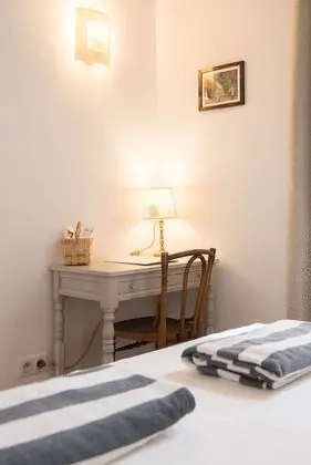 Standard Tek Büyük Yataklı Oda, Banyolu/Duşlu, Bahçe Manzaralı (Chambre Olivier)