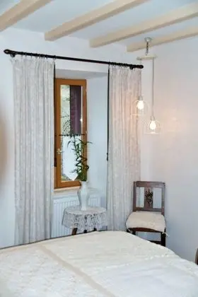 Family Oda (Dentellière)