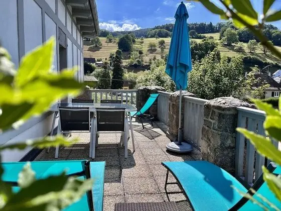 Family Süit, Teras (Tourmaline)