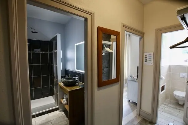 Standard Tek Büyük Yataklı Oda, Banyolu/Duşlu (Célestine)