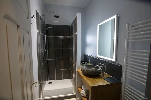 Standard Tek Büyük Yataklı Oda, Banyolu/Duşlu (Célestine)