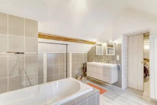 Üç Kişilik Oda, Birden Çok Yatak (Etouppe de lin)