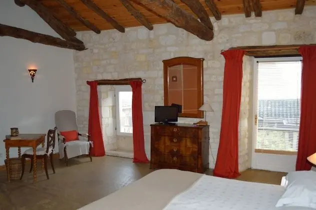 Superior Tek Büyük Yataklı Oda, Özel Banyo, Havuz Manzaralı (SOLEIL)