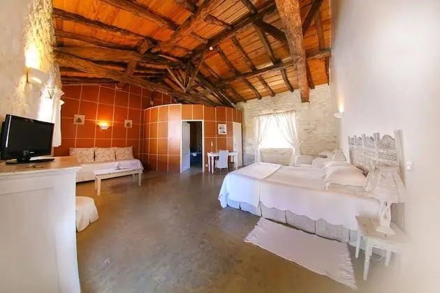 Üç Kişilik Oda (Scarabee)