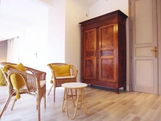 Tek Büyük Yataklı Oda, Bahçe Manzaralı (Les Genêts)