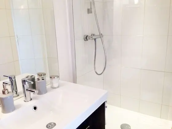 Tek Büyük Yataklı Oda, Bahçe Manzaralı (Les Genêts)