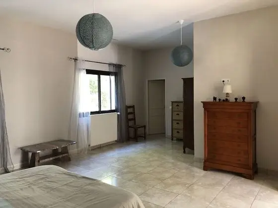 Standard Tek Büyük Yataklı Oda (Chambre 2)