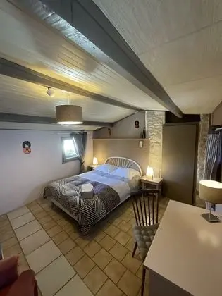 Tek Büyük Yataklı Oda, Ortak Banyo (Châtaigne)