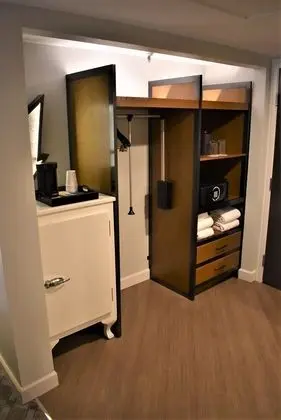 2 Queen Forest View ADA Roll-In Shower