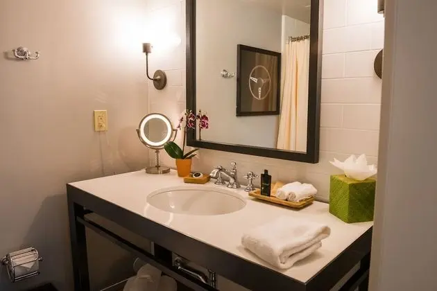 2 Queen Forest View ADA Roll-In Shower