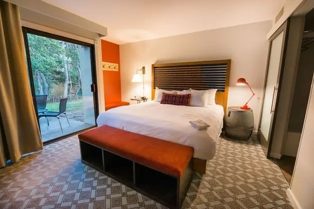 Premium King Suite Forest View with Patio