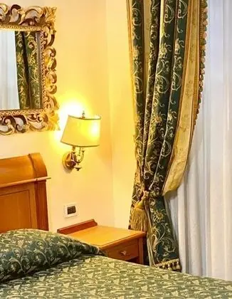 Büyük Yataklı Tek Kişilik Oda