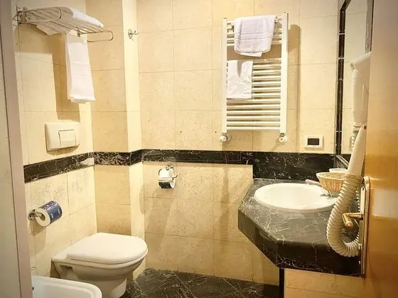 Büyük Yataklı Tek Kişilik Oda