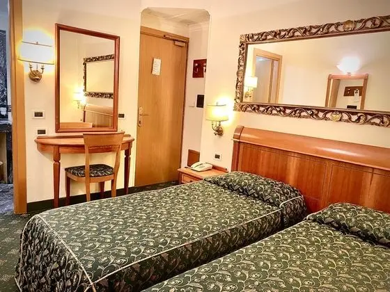 Classic Tek Büyük Yataklı Oda