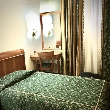 Grand Tek Kişilik Oda