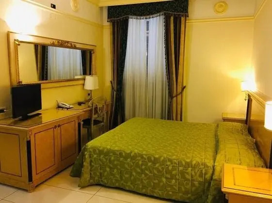 Tek Büyük veya İki Ayrı Yataklı Oda