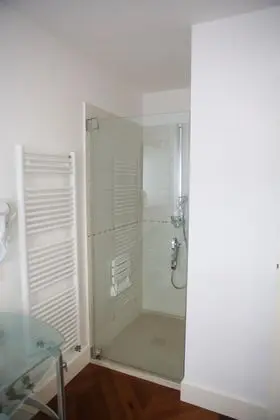 Superior Tek Büyük veya İki Ayrı Yataklı Oda (Reims)
