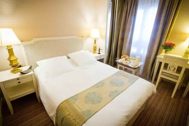 Classic Tek Büyük Yataklı Oda