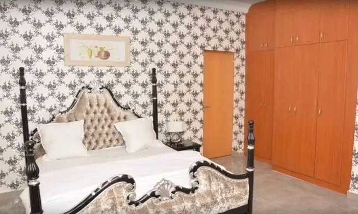 Room 1 (Share in Duplex Apartment)