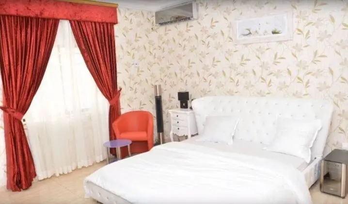 Room 4 (Share in Duplex Apartment)