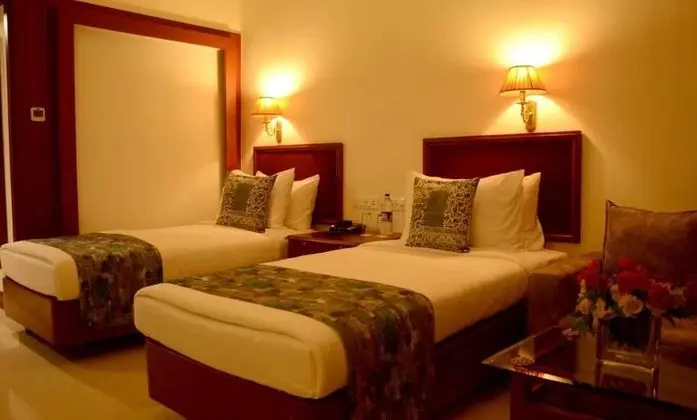 Standard Twin Pool View Room