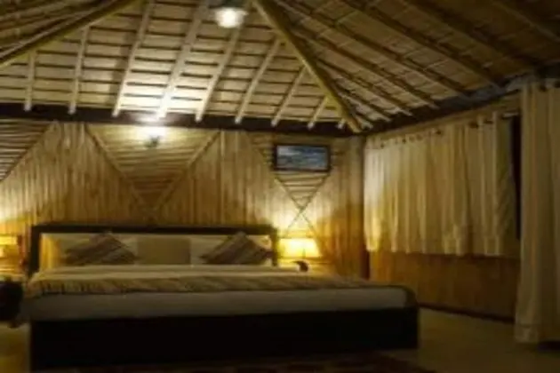 Kır Evi, Tepe Manzaralı (Bamboo)