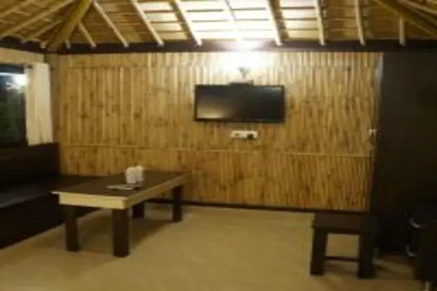 Kır Evi, Tepe Manzaralı (Bamboo)