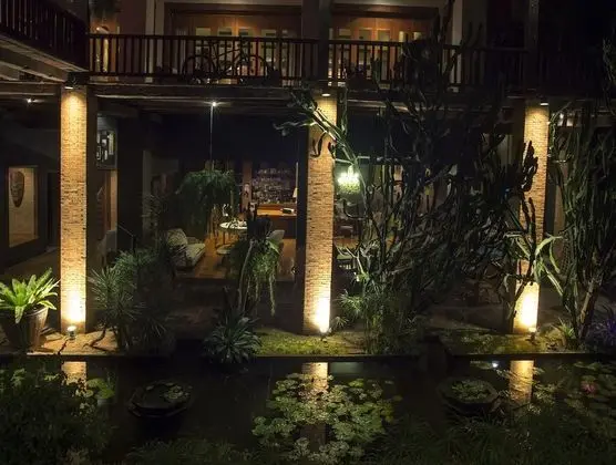 Shell Room, Hot Tub, Pool View