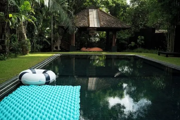 Shell Room, Hot Tub, Pool View