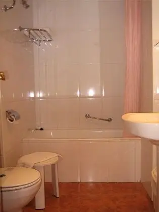 Tek Büyük veya İki Ayrı Yataklı Oda