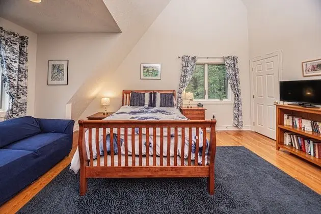 Ev, Birden Çok Yatak, Sıcak Su Havuzu