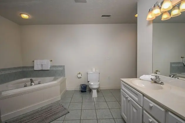 Ev, Birden Çok Yatak, Sıcak Su Havuzu