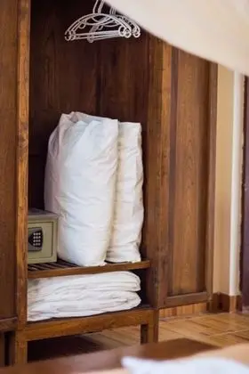 Superior House Twin Bed with Terace