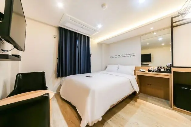 Basic Tek Büyük Yataklı Oda