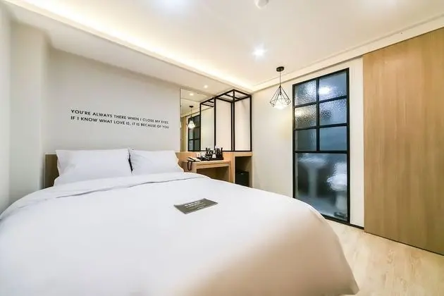 Basic Tek Büyük Yataklı Oda