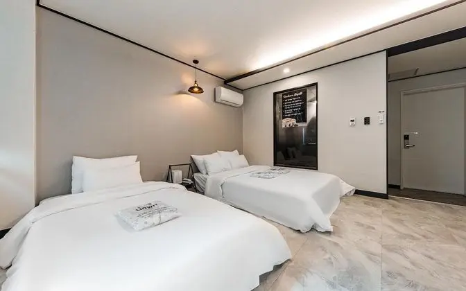 Oda (Spacious twin room (single + double))