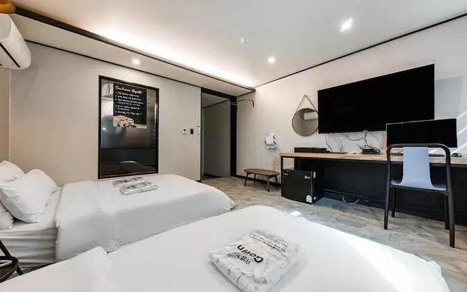 Oda (Spacious twin room (single + double))