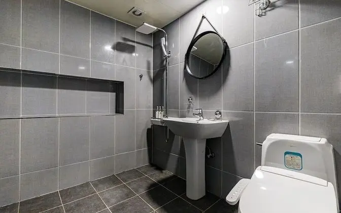 Oda (Spacious twin room (single + double))