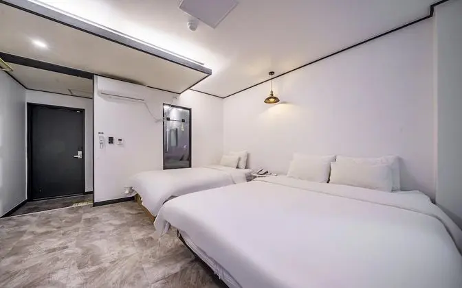 Oda (Spacious twin room (single + double))