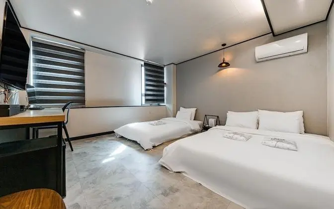 Oda (Spacious twin room (single + double))