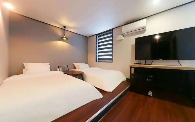 Oda (Twin room (single+single free Netflix)