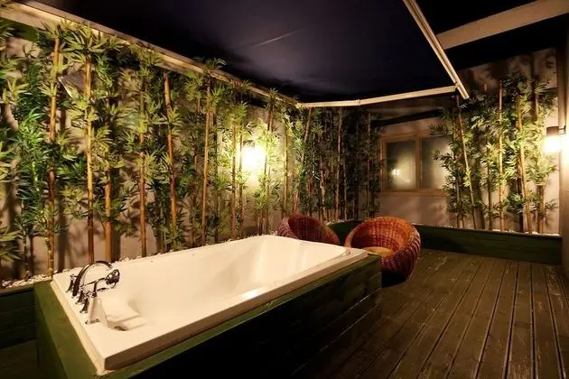 Oda (VIP (outdoor terrace))