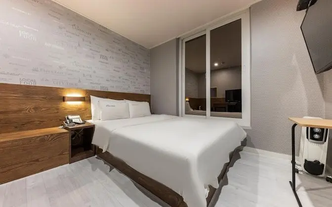 Oda (Standard A (Netflix & Disney Plus ava)